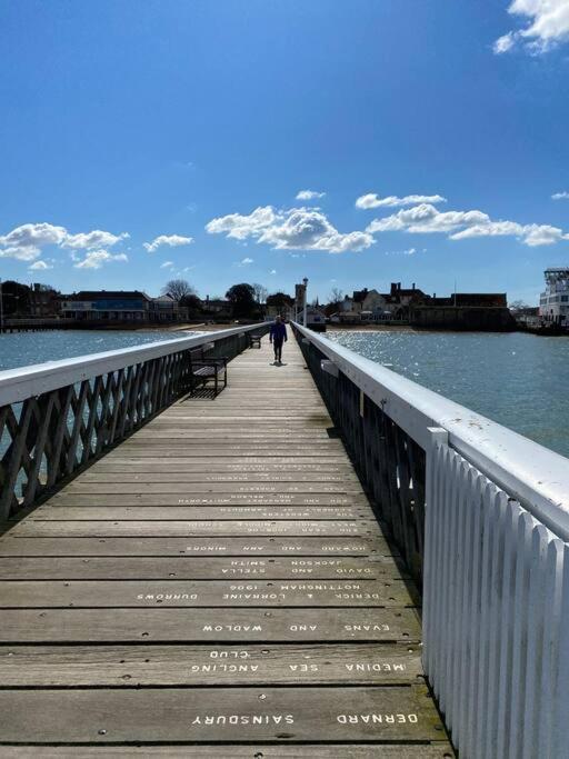 With Roof Terrace - Centre Of Yarmouth Apartment